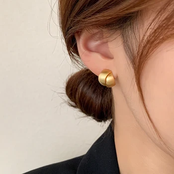 2023 korejski novo modno oblikovanje nakita 14K zlato prevlečeno preprost križ kovinski uhani elegantne ženske vsakodnevno delo pribor